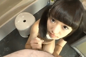 お風呂で貧乳のJSが手コキする動画